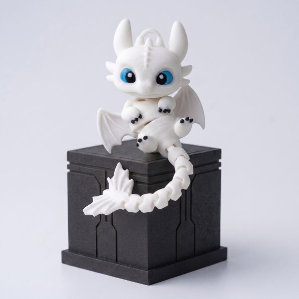 Light Fury Flexi Keychain